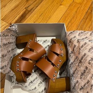 Brand: Coach and Four
Size 8, Color: Luggage